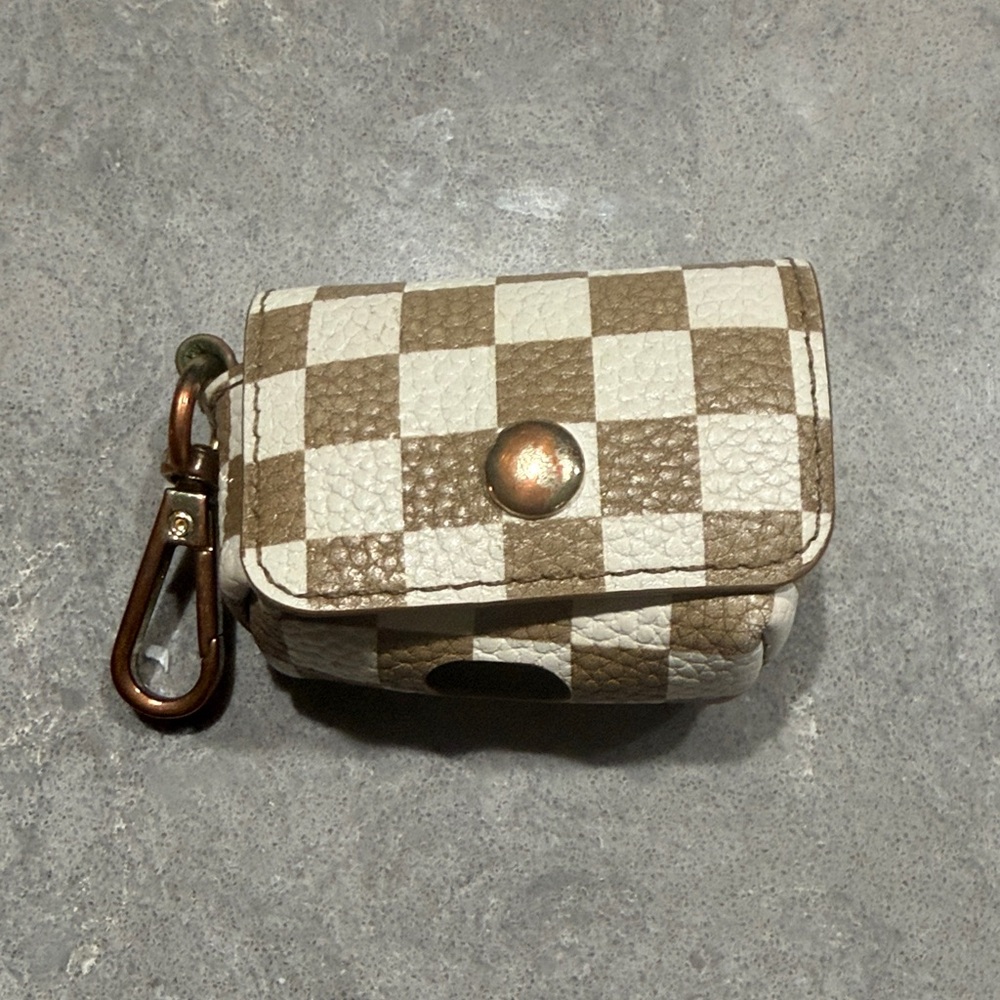 Bandolier AirPods Pro 1/2 Checkered Keychain Pouch